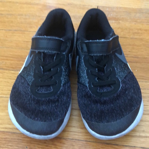 Nike Toddler Boys Air Max Invigor Print Running Sneakers from Nike Toddler Boys Air Max Invigor Print Running Sneakers from